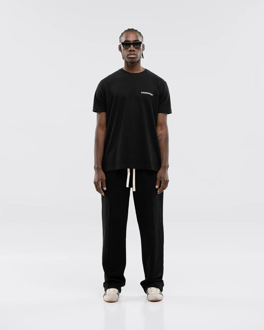 Monoic Camiseta Regular Fit Básica V2 - Negro Oscuro