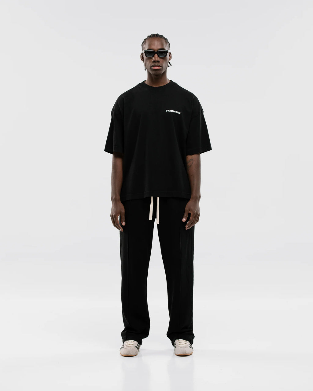 Monoic Camiseta Boxy Fit Básica V2 - Negro Oscuro