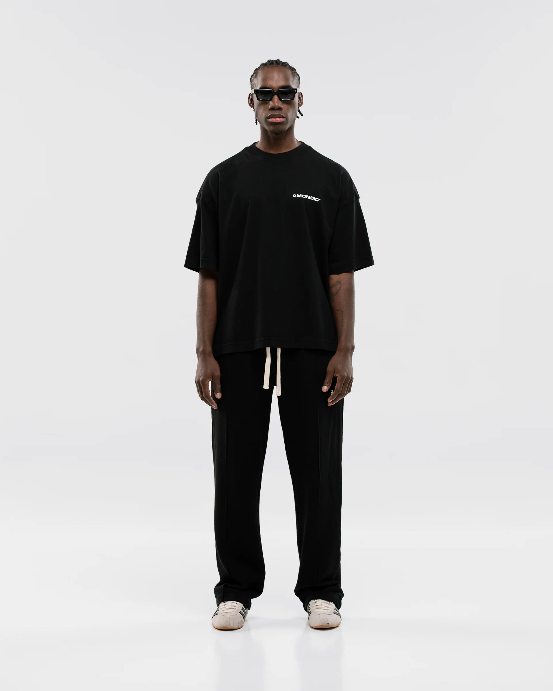 Monoic Camiseta Boxy Fit Básica V2 - Negro Oscuro