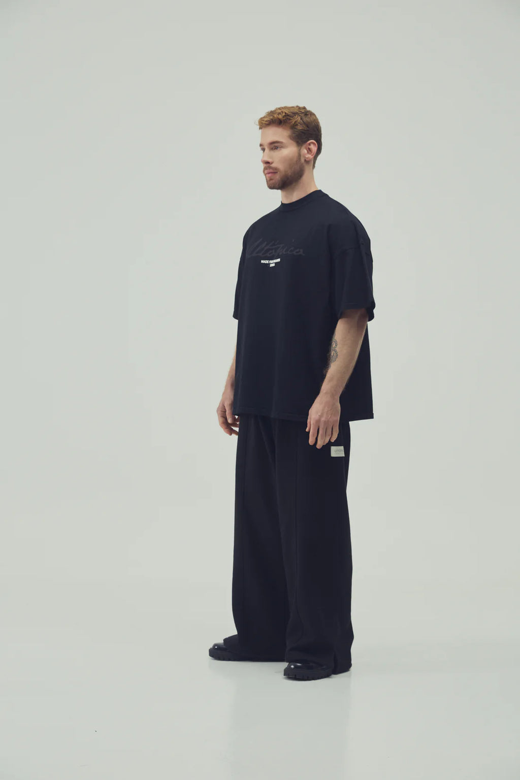 Utópico Camiseta Oversized - Negro
