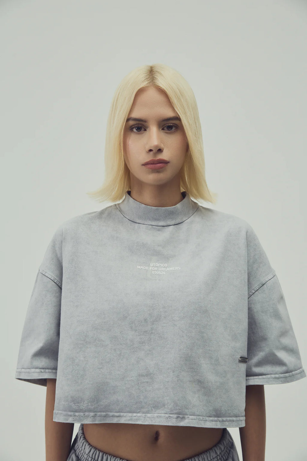 Utópico Camiseta Cropped - Gris