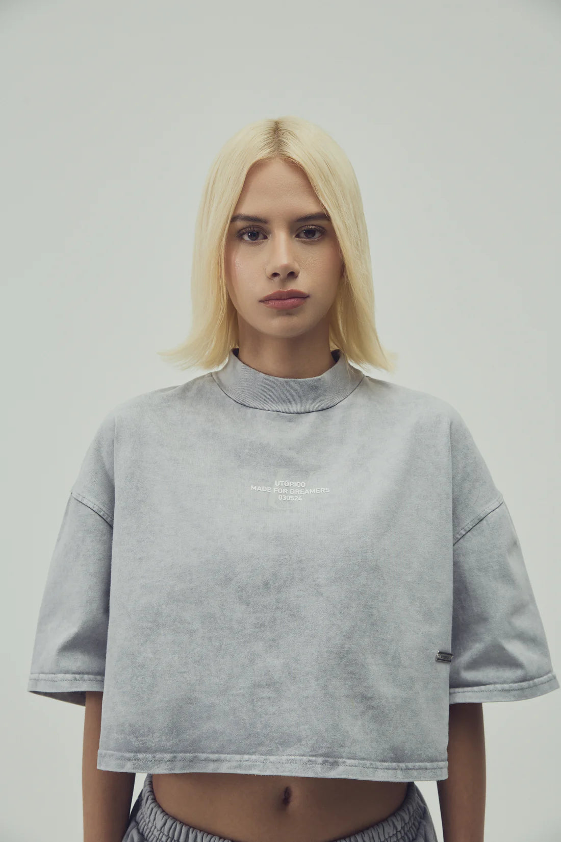 Utópico Camiseta Cropped - Gris