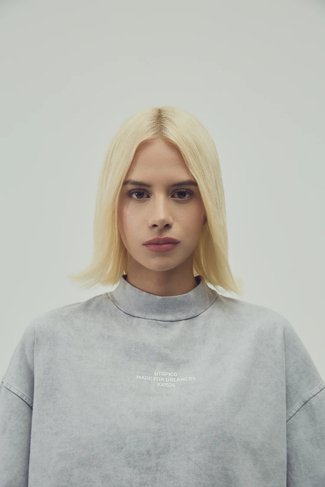 Utópico Camiseta Cropped - Gris