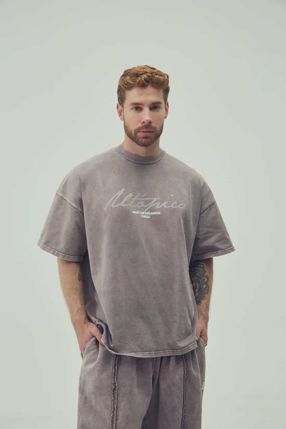 Utópico Camiseta Oversized - Moca