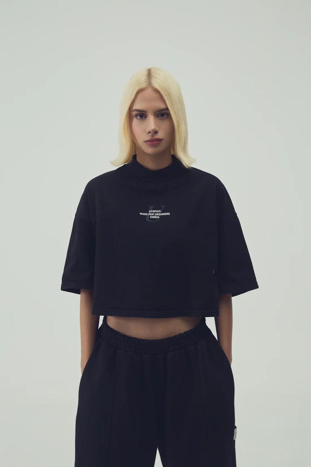 Utópico Camiseta Cropped - Negro