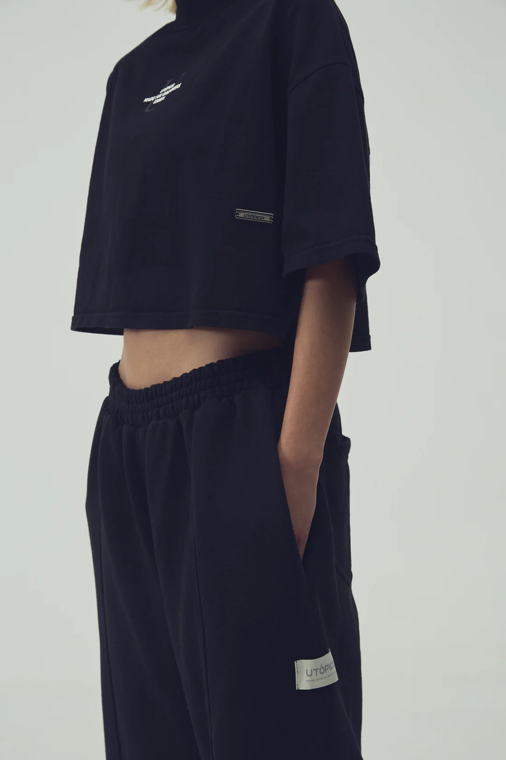 Utópico Camiseta Cropped - Negro