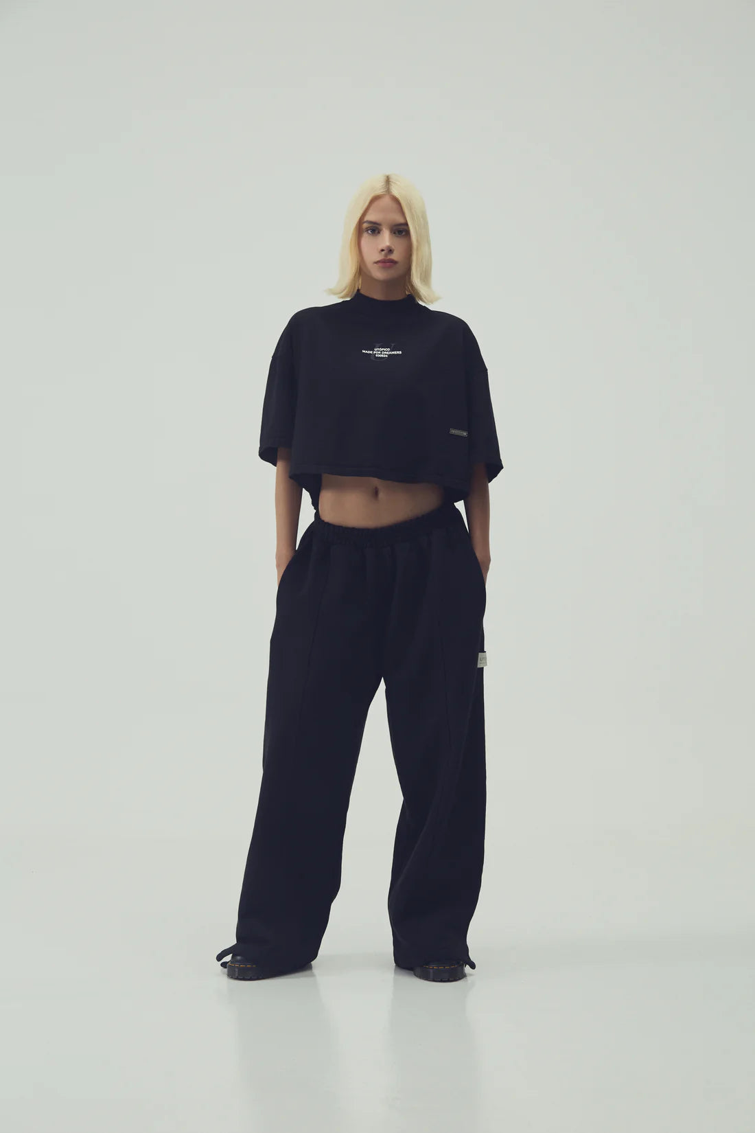 Utópico Camiseta Cropped - Negro