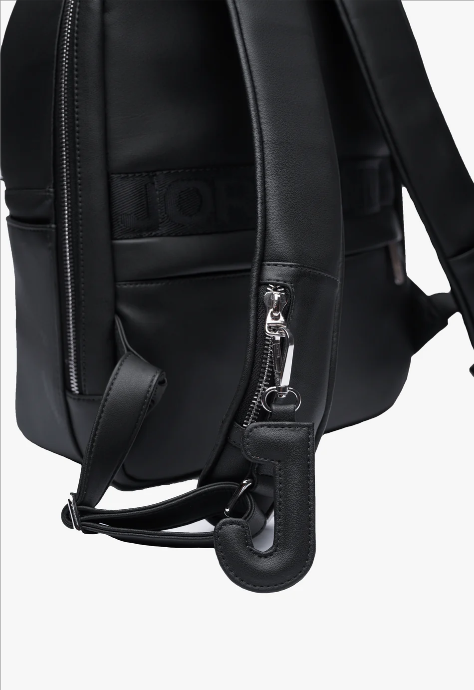Jormands black X20 Backpack