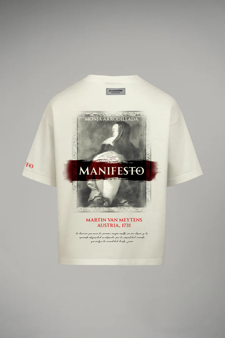 Manifesto camiseta oversize monja de rodillas vainilla